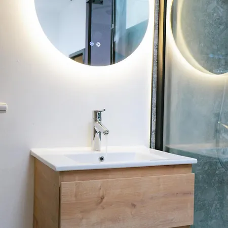 Capstay - * Charleroi