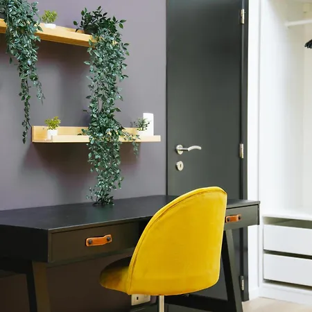 Capstay - * Charleroi