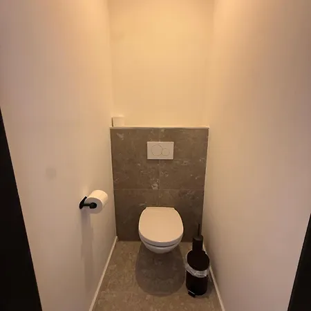 Capstay -